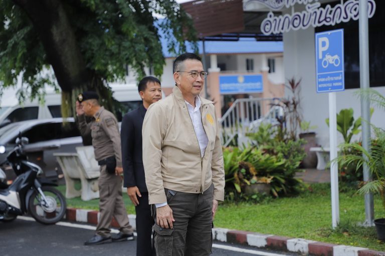 รมว.การต่างประเทศ เดินทางติดตามความพร้อม การยกระดับจุดผ่อนปรนทางการค้าช่องสายตะกู ต.จันทบเพชร อ.บ้านกรวด จังหวัดบุรีรัมย์