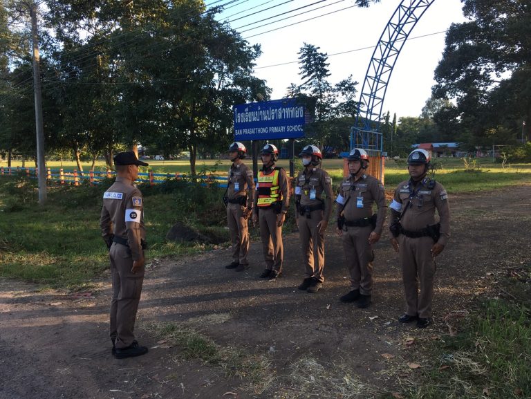 สภ.บ้านกรวด ปล่อยแถวสายตรวจจราจร อำนวยความสะดวกการจราจร ในโอกาสแม่ทัพภาคที่ 2 ตรวจเยี่ยมพื้นที่แนวชายแดน
