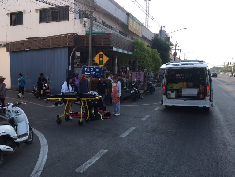 สภ.บ้านกรวด อำนวยความสะดวกการจราจร หลังเกิดอุบัติเหตุบนทางหลวง 2445