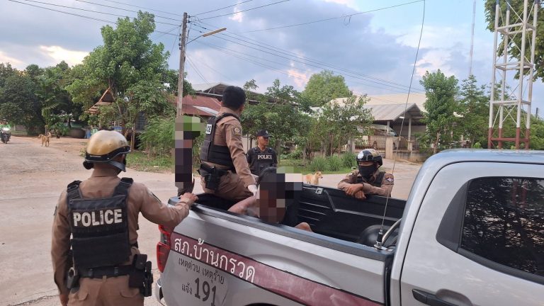 ชุดปะชะดะ สภ.บ้านกรวด ตรวจสอบบุคคลคุ้มคลั่ง